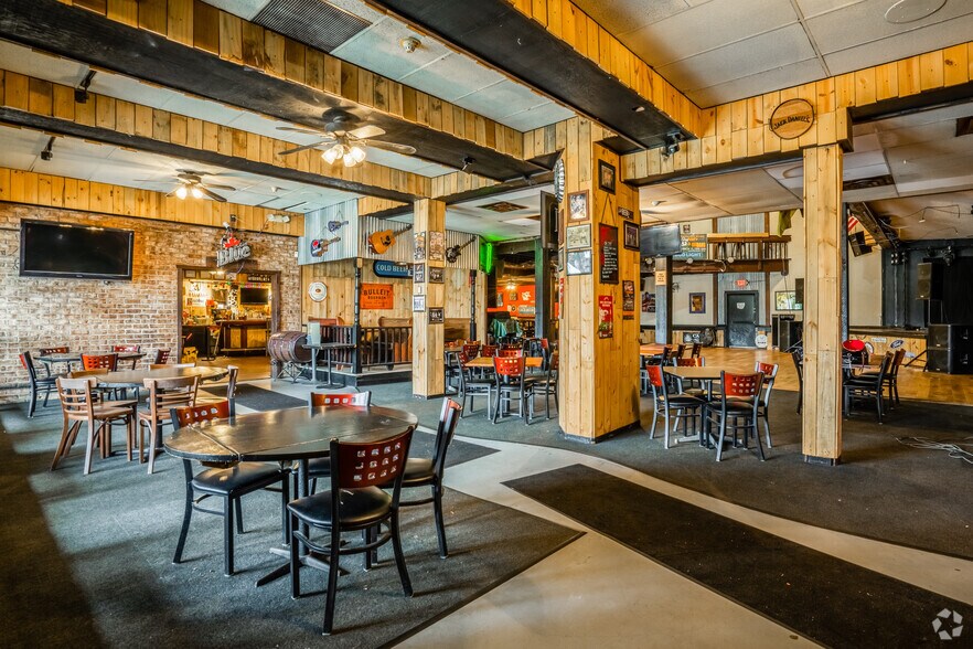 More Photos Of 4853 W Henrietta Rd, Henrietta Hotel For Sale