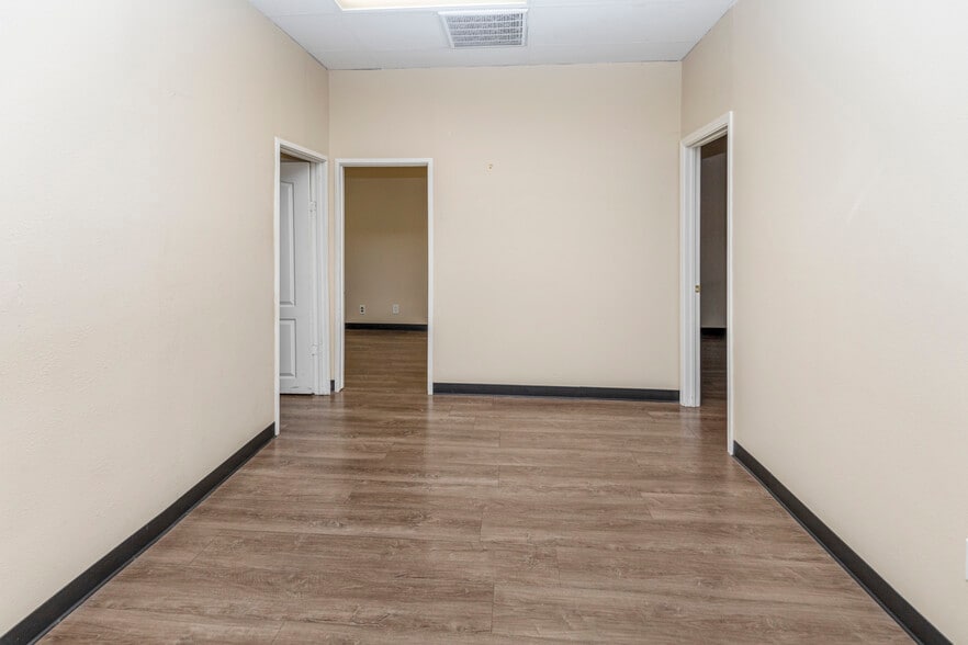 More Photos Of 333 W 18th St, Merced Office For Sale