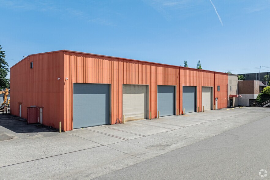 More Photos Of 6455 NE Columbia Blvd, Portland Warehouse For Lease