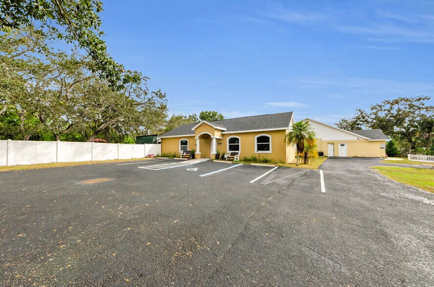 More Photos Of 11748 La Madera Blvd, Port Richey Office For Sale