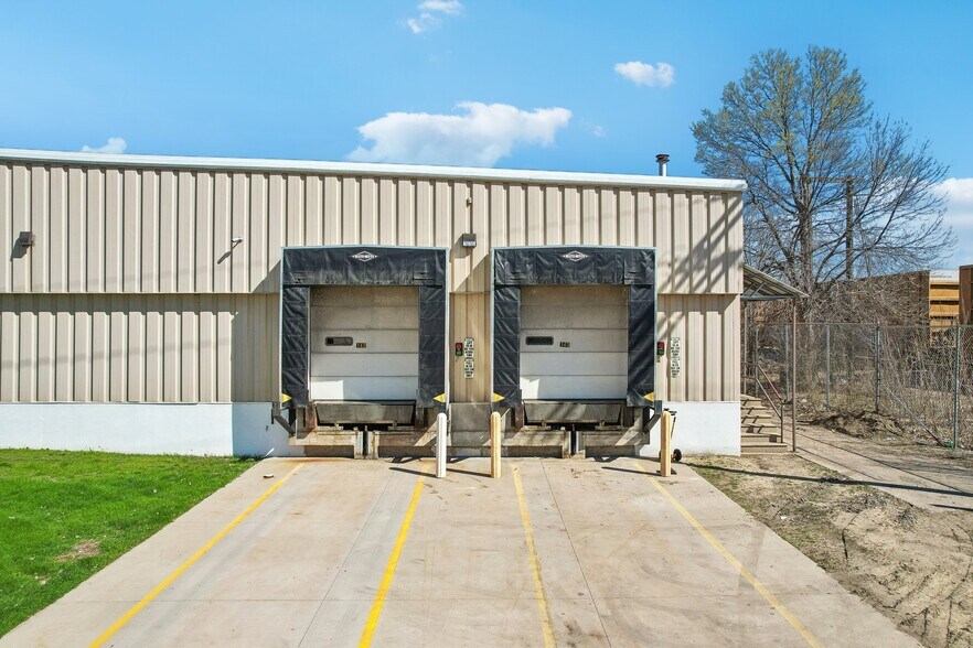 More Photos Of 2211 Fordem Ave, Madison Industrial For Sale