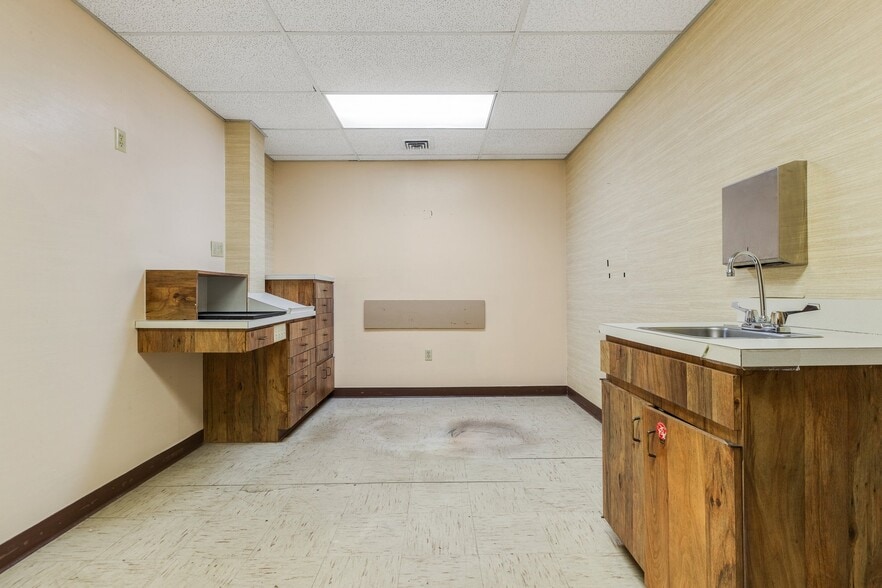 More Photos Of 1405 Braden St, Jacksonville Medical For Sale