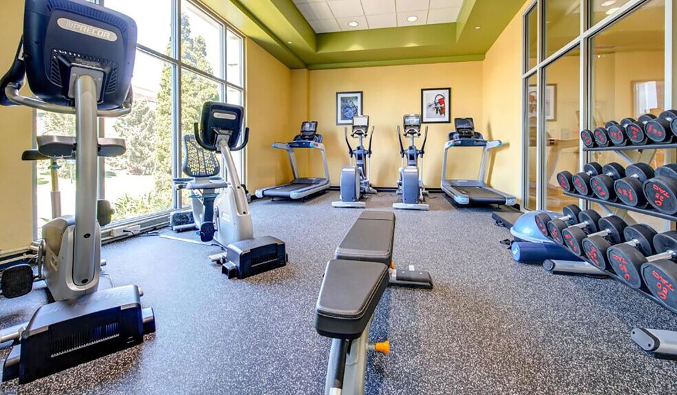 More Photos Of 251 Pennsylvania Pky, Indianapolis Hotel For Sale