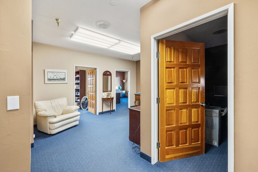 More Photos Of 73101 Highway 111, Palm Desert General Retail For Sale