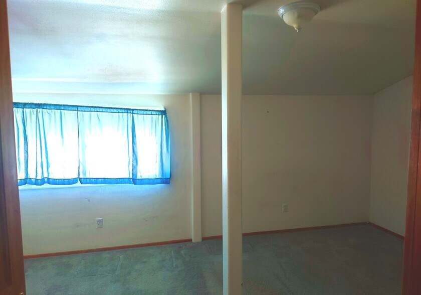 More Photos Of 105 E Woodward Ave, Keenesburg Light Distribution For Sale