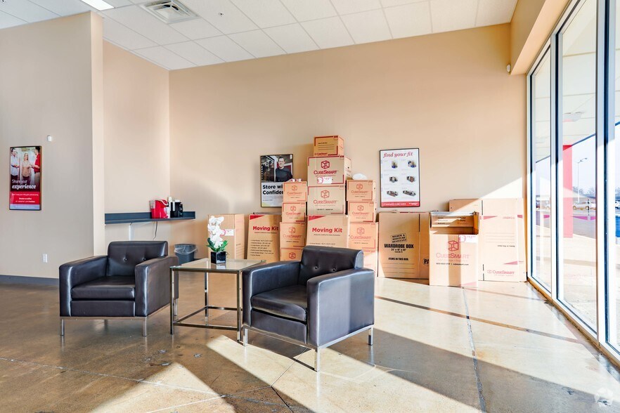 More Photos Of 3784-3800 W Broad St, Columbus Self Storage For Sale