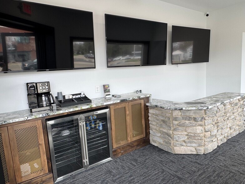 More Photos Of 2229 Greensburg Rd, Canton Auto Repair For Sale