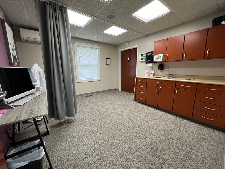 More Photos Of 600 Stony Brook Ct, Newburgh Medical For Sale