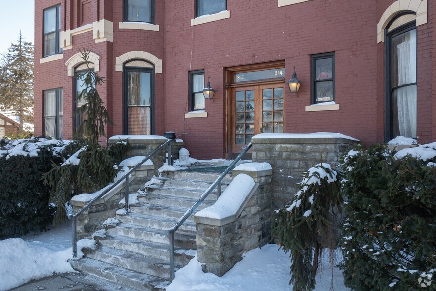 More Photos Of 814 Center Ave, Bay City Apartments For Sale