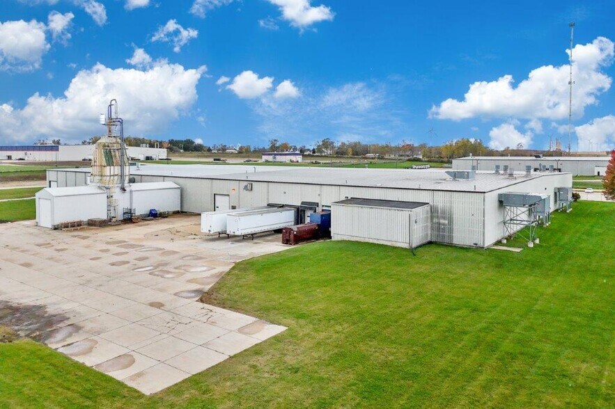 More Photos Of 1100 11th St, Charles City Warehouse For Sale