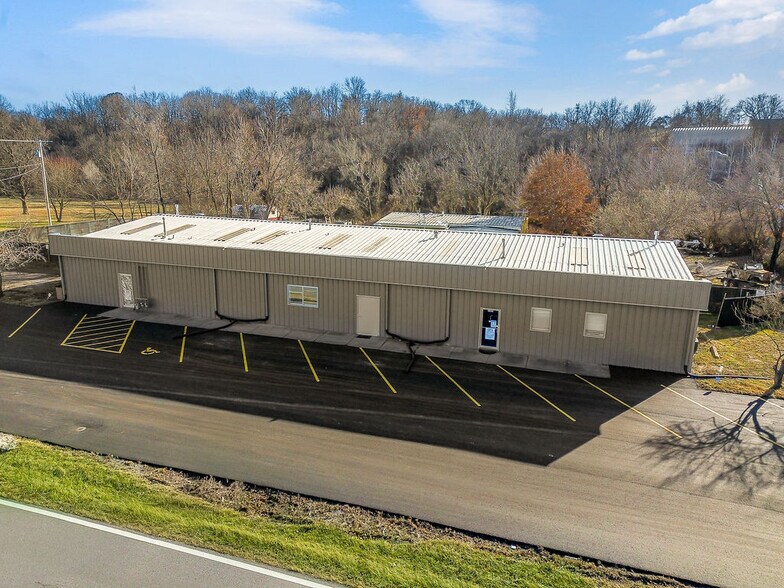 More Photos Of 1319 E Highway H, Liberty Warehouse For Lease