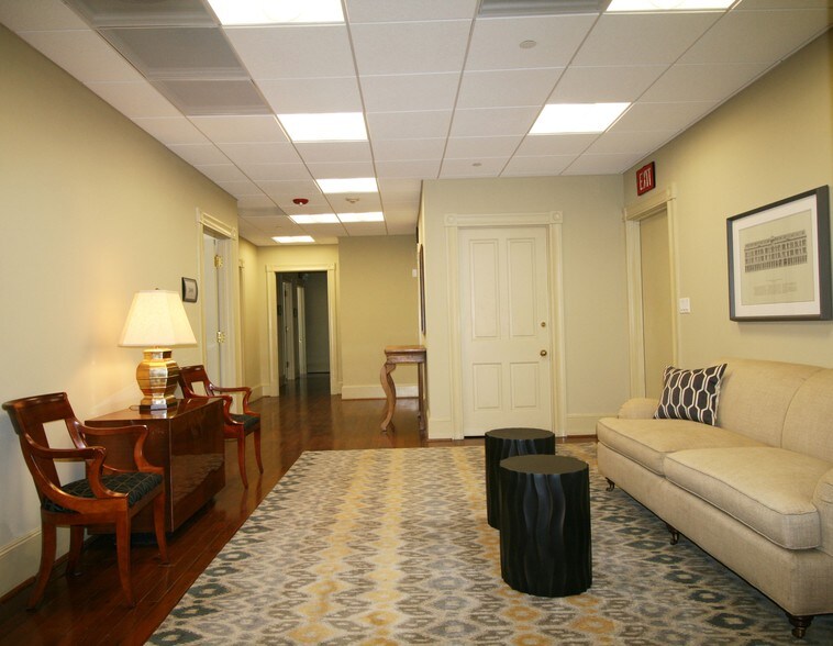More Photos Of 2101 Mechanic St, Galveston Office For Sale