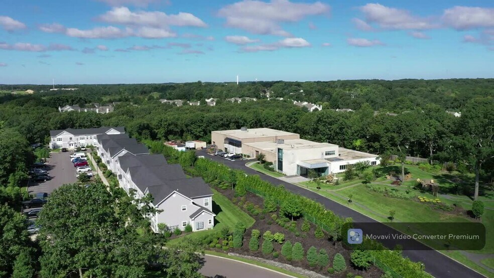 Primary Photo Of 252 Indian Head Rd, Kings Park Warehouse For Lease