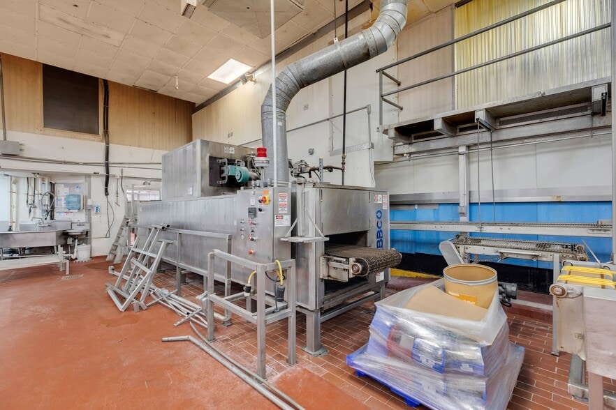 More Photos Of 724 Grand Ave, New Haven Warehouse For Sale