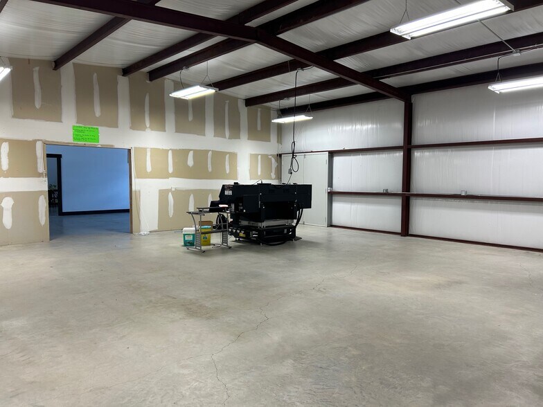 More Photos Of 718 Brehmer Ln, Fredericksburg Warehouse For Lease