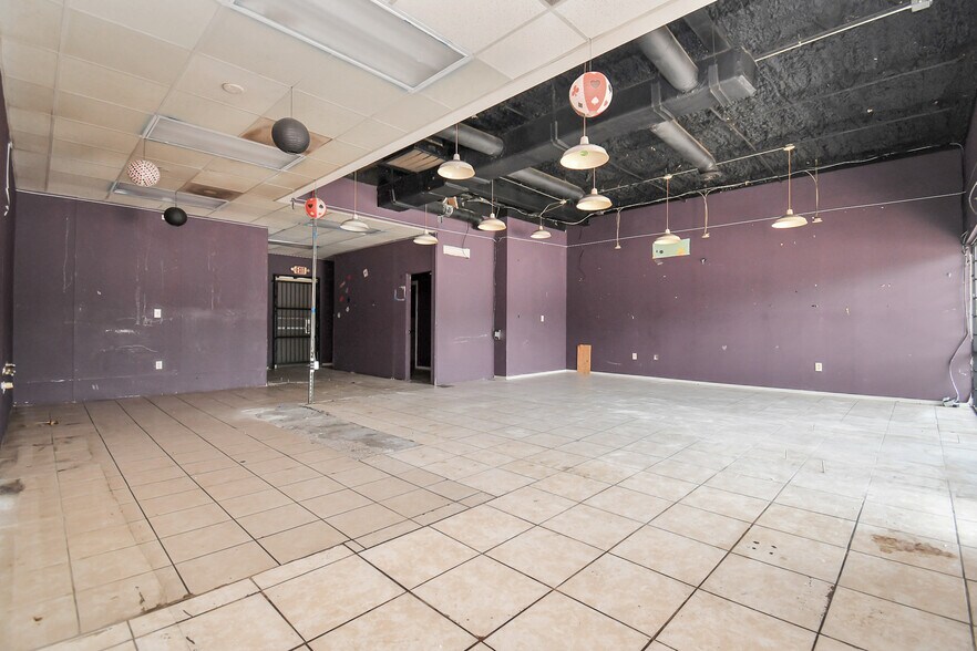 More Photos Of 2635 Gessner, Houston Unknown For Lease
