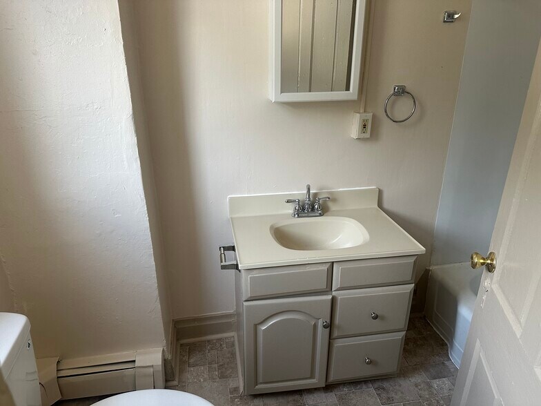 More Photos Of 142 W Main St, Windsor Apartments For Sale