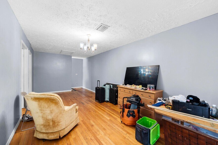 More Photos Of 4624 N Hubert Ave, Tampa Convenience Store For Sale