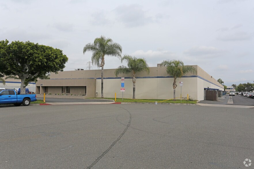 More Photos Of 1440-1472 N Batavia St, Orange Manufacturing For Lease
