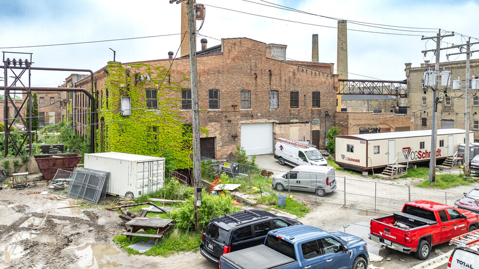 Primary Photo Of 2202 Northwestern Ave, Racine General Retail For Lease