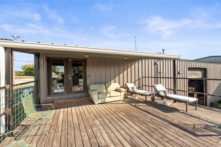 More Photos Of 600-608 FM 981, Blue Ridge Warehouse For Sale