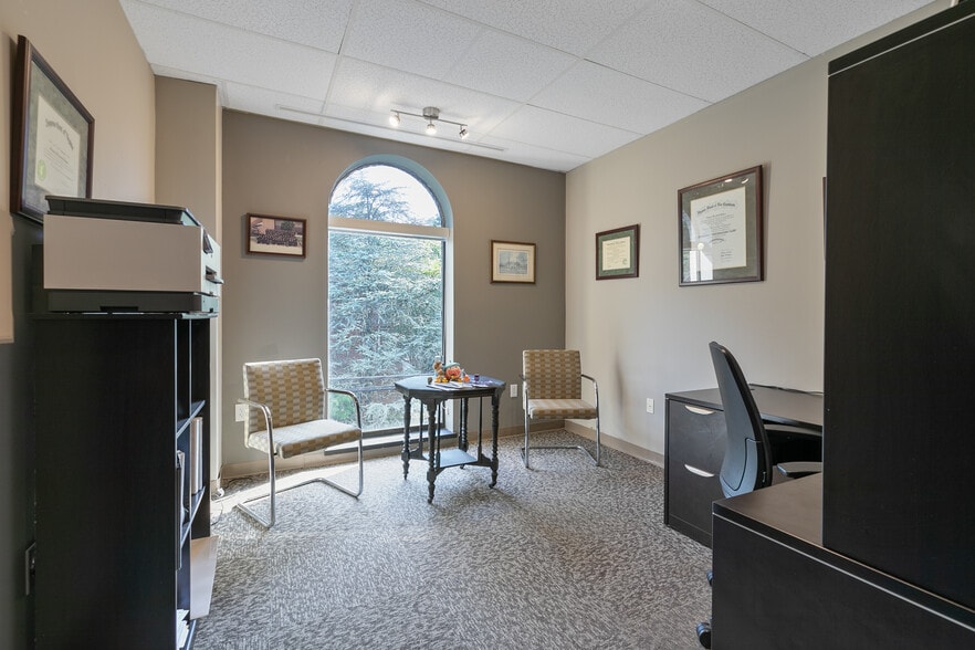 More Photos Of 1506 Staples Mill Rd, Richmond Office For Sale