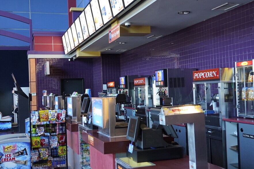 More Photos Of 2401 Jacaman Rd, Laredo Freestanding For Lease