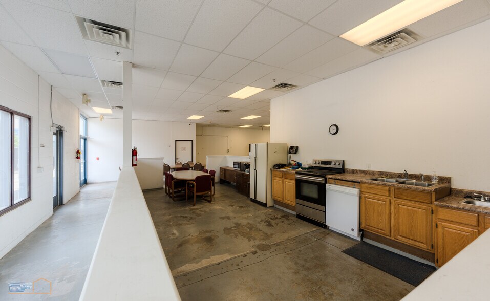 More Photos Of 1243 S Sherman Dr, Longmont Warehouse For Lease