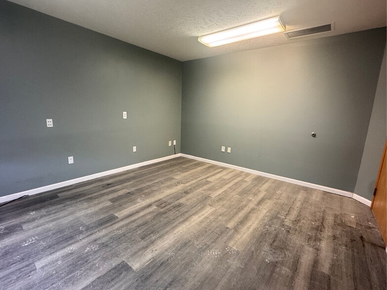 More Photos Of 12305 Cary Cir, La Vista Warehouse For Lease