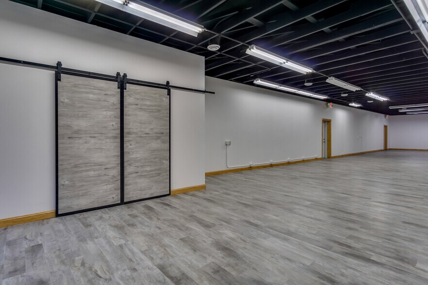 More Photos Of 2734-2751 London Rd, Eau Claire Storefront Retail Office For Sale