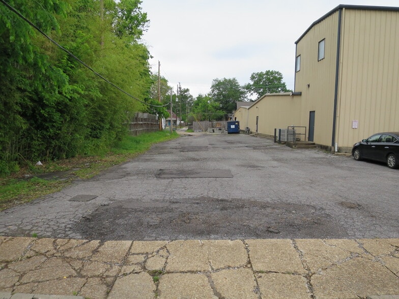 More Photos Of 871 S Cooper St, Memphis Light Distribution For Sale