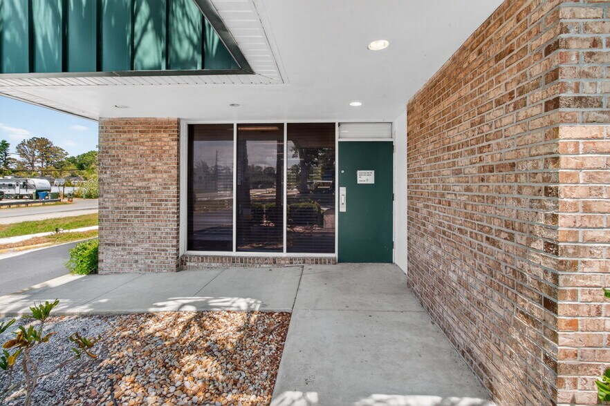 More Photos Of 2039 Indian Rocks Rd, Largo Medical For Lease