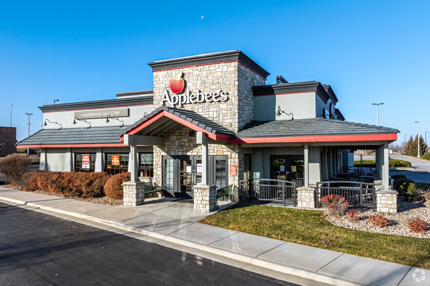 More Photos Of 1700 Village West Pky, Kansas City Restaurant For Lease