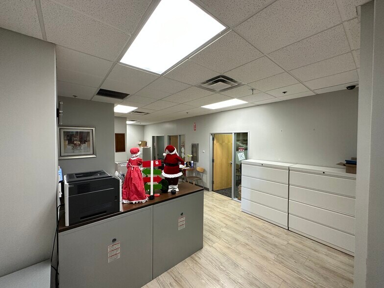 More Photos Of 3700 Tachevah Dr, Palm Springs Office For Sale