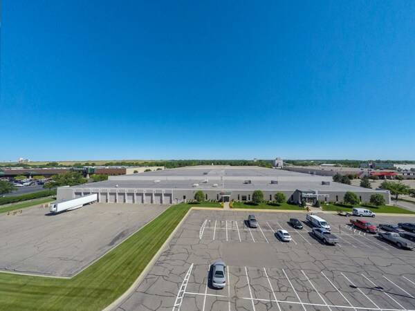 More Photos Of 2300 Hwy 13 W, Burnsville Warehouse For Lease