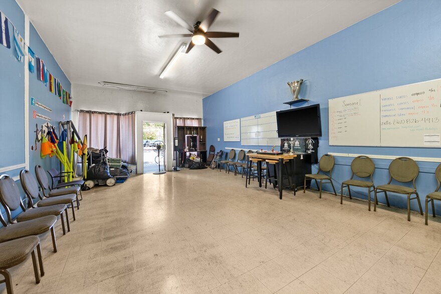 More Photos Of 2070 Santa Fe Ave, Long Beach Storefront Retail Office For Sale