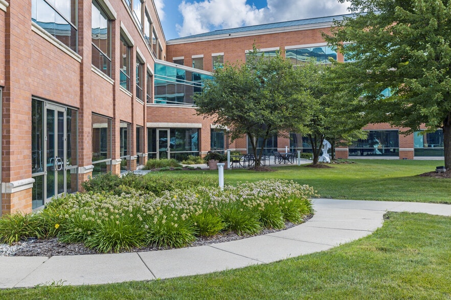 More Photos Of 10000 Innovation Dr, Wauwatosa Office For Lease