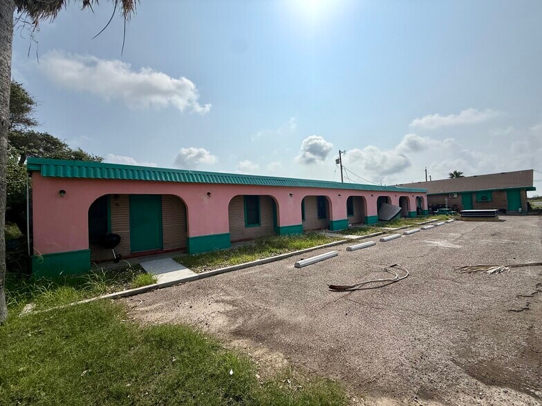 More Photos Of 1438 N State Highway 35, Aransas Pass Hotel For Sale