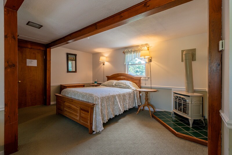 More Photos Of 132 Landgrove Rd, Landgrove Hotel For Sale