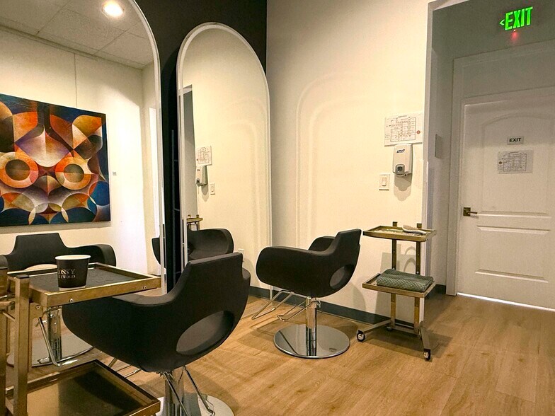 More Photos Of 1445 N La Brea Ave, Los Angeles Medical For Lease