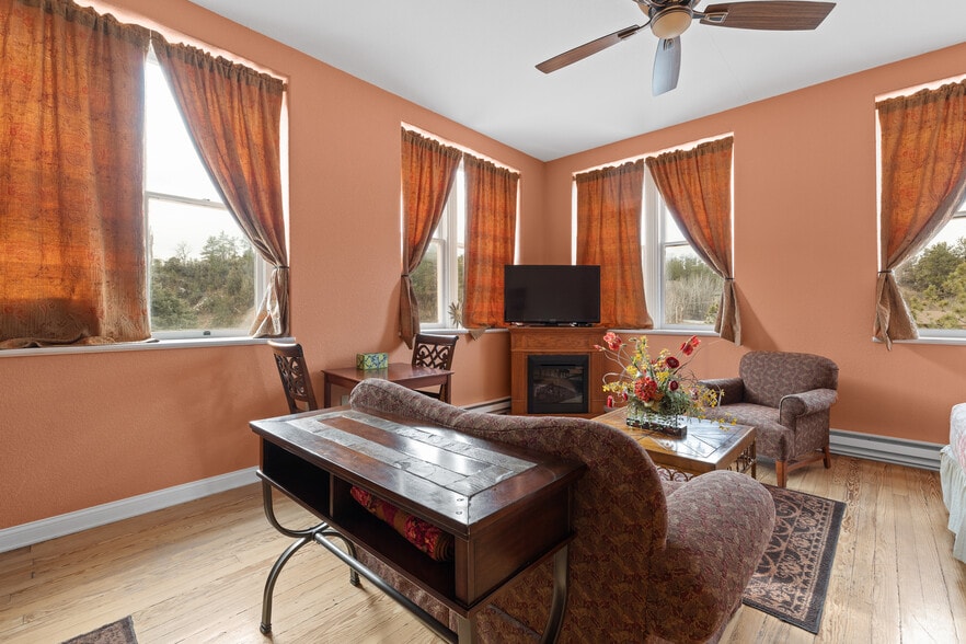 More Photos Of 603 N River St, Hot Springs Hotel For Sale