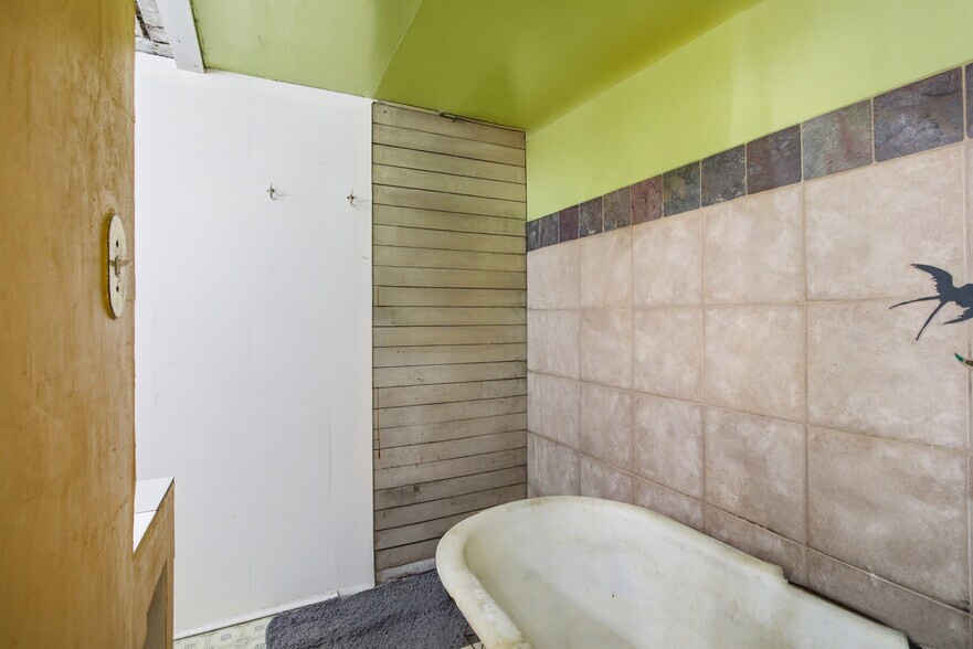 More Photos Of 657 E Main St, Cottage Grove Restaurant For Sale