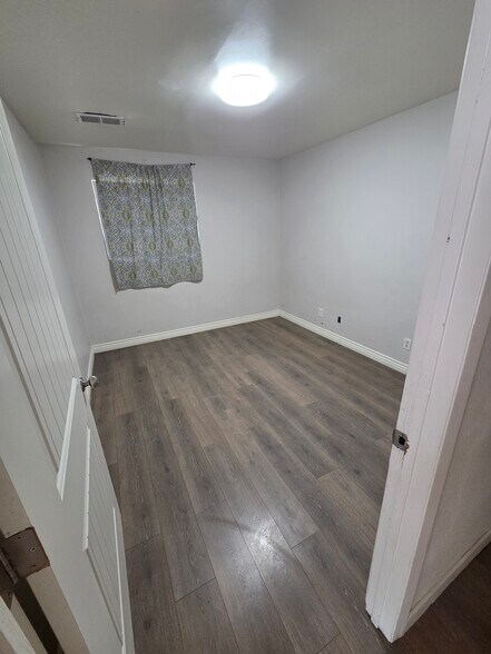 More Photos Of 5190 Clarkson St, Denver Service For Sale