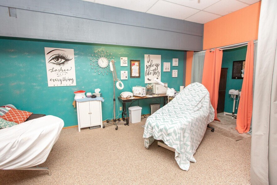 More Photos Of 219 Norris Ave, McCook Storefront For Sale