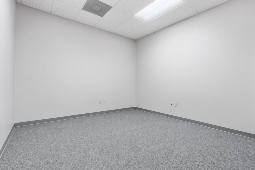 More Photos Of 3607 N Loop 336, Conroe Light Manufacturing For Lease