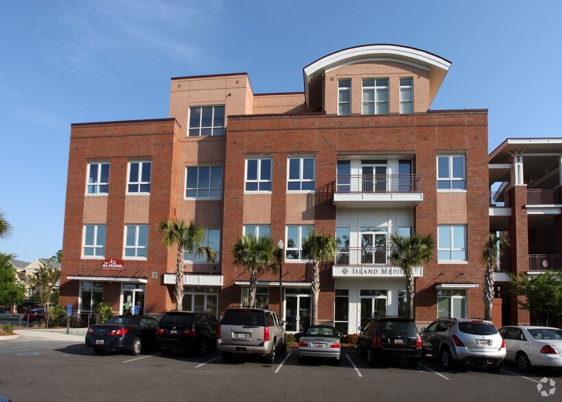 More Photos Of 245 Seven Farms Dr, Daniel Island Office For Lease