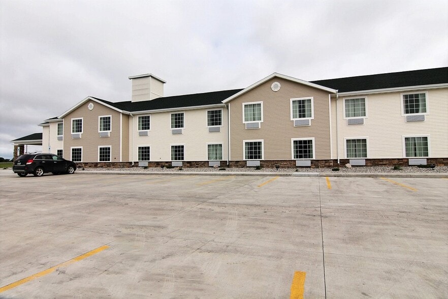 Primary Photo Of 2304 Sahlstrom Dr, Crookston Hotel For Sale