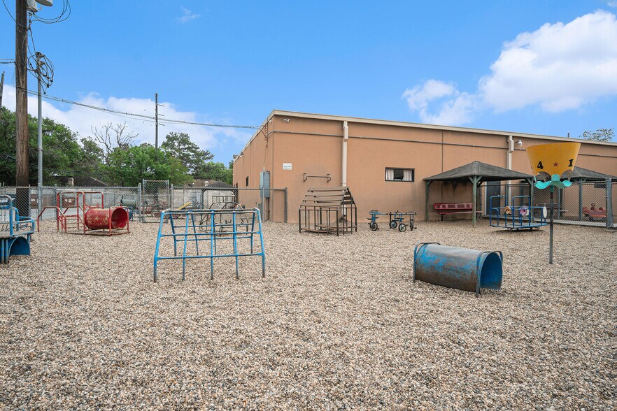 More Photos Of 18416-18508 Kuykendahl Rd, Spring Freestanding For Lease