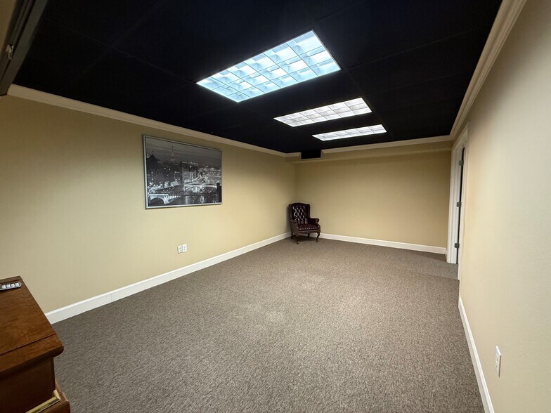 More Photos Of 221 W State Road 434, Longwood Schools For Lease