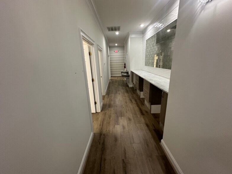 More Photos Of 10405 Old Alabama Connector Rd, Alpharetta Medical For Lease